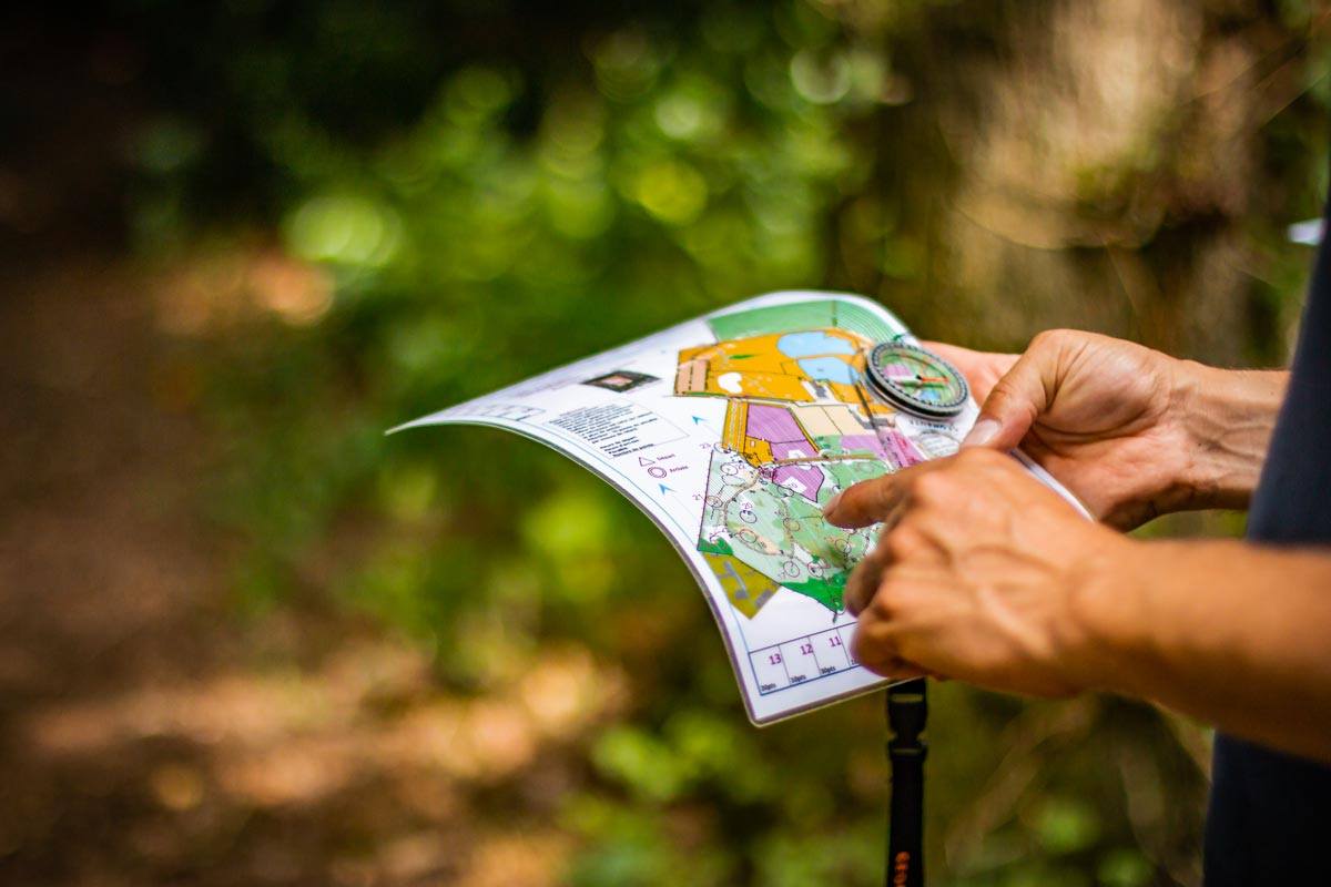Course d'orientation avec carte